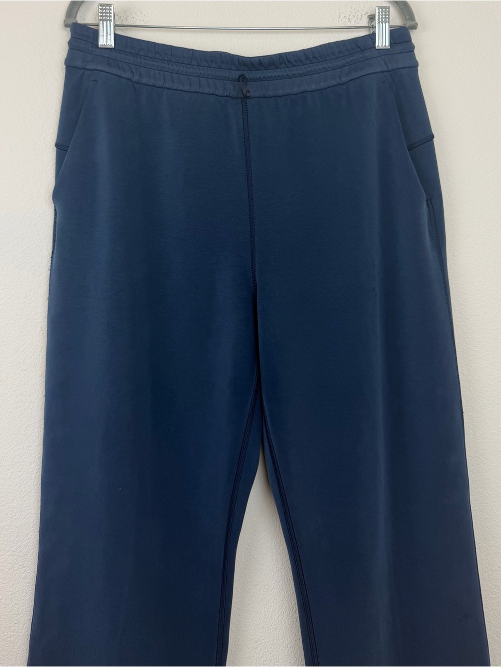 Lululemon Softstreme High-Rise Pant
True Navy Size 10 - Picture 6 of 14